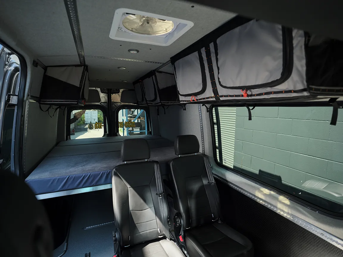 Raven-interior-012